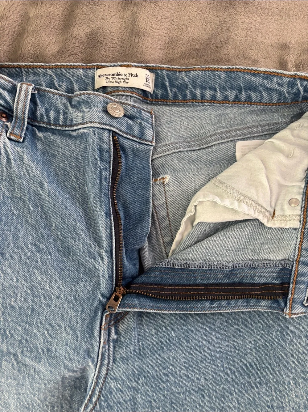 Abercrombie & Fitch The 90’s Straight-Leg Ultra High Rise Light Blue Denim Jeans